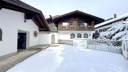 Stellplatze - 1 Zimmer Mehrfamilienhaus, Wohnhaus in Garmisch-Partenkirchen