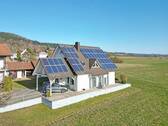 Luftbild mit PV-Anlage - 7 Zimmer Einfamilienhaus in Marktrodach