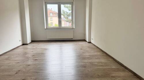 Wohnzimmer.jpeg - 3 Zimmer Etagenwohnung zur Miete in Nürnberg