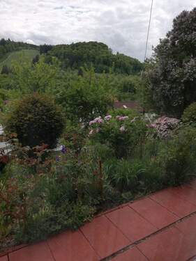 Terrassenrand mit Garten - 