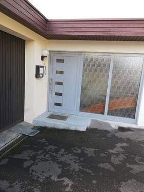 Eingang mit Garagentor - 