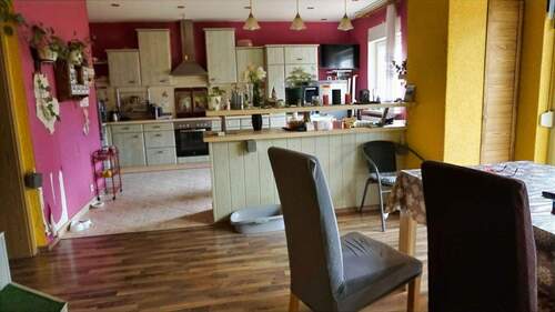 Küchenbereich mit Essbereich - 