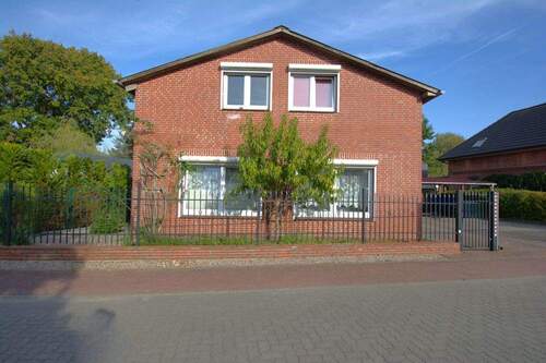 Vorderansicht - Großzügiges Einfamilienhaus in Lunden mit viel Platz zum Wohnen