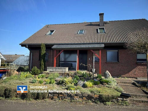 Straßenansicht - 1-2 Familienhaus mit Wintergarten