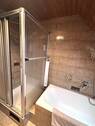 DG, Bad mit Wanne und Dusche - 