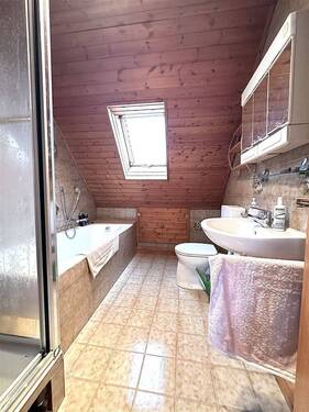 DG, Bad mit Wanne und Dusche 2 - 