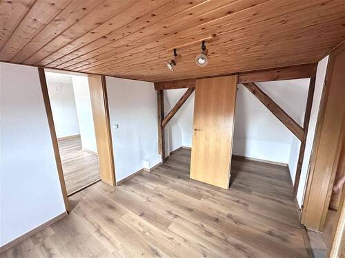 DG, Durchgangszimmer mit niedriger , z.B. Ankleide - 