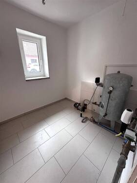 EG, Abstellraum mit Pumpe für Brunnen - 
