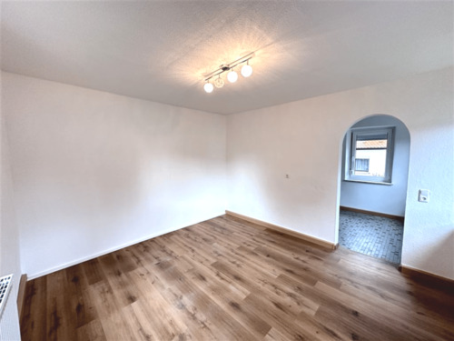 EG, hinter Küche liegendes Zimmer - 8 Zimmer Einfamilienhaus in Oberdachstetten