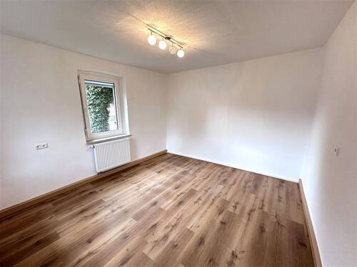 EG, hinter Küche liegendes Zimmer 2 - Einfamilienhaus mit 173,00 m&sup2; in Oberdachstetten zur Miete