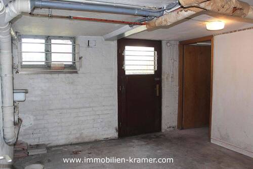 Kellerraum mit Außentür - 