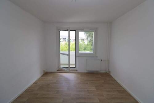 Beispiel Wohnzimmer - Für den kleinen Geldbeutel...günstige 2-RW mit Wanne u. Balkon!!!