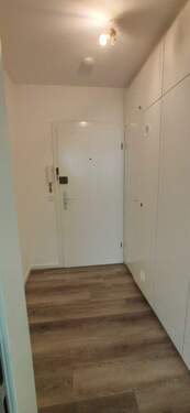 Wohnungseingang Diele - 2 Zimmer Etagenwohnung zur Miete in Wuppertal