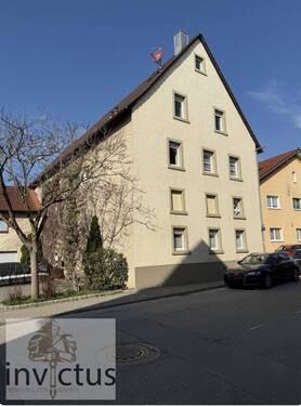 Hausansicht Straßenseite - Solide vermietetes (1.678€ kalt) Zweifamilienhaus mit modernem Komfort im Herzen von Ittlingen