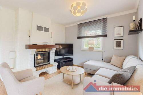 Wohnzimmer_2 mit KI möbiliert - 4 Zimmer Einfamilienhaus in Burgstall