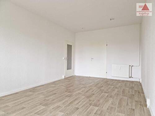 Wohnzimmer-2 - 2 Zimmer Etagenwohnung zur Miete in Klingenberg