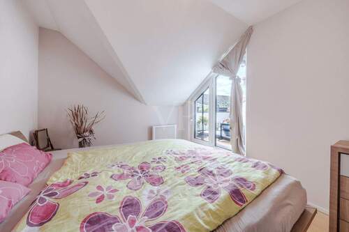 Schlafzimmer mit Zugang zur Loggia - 