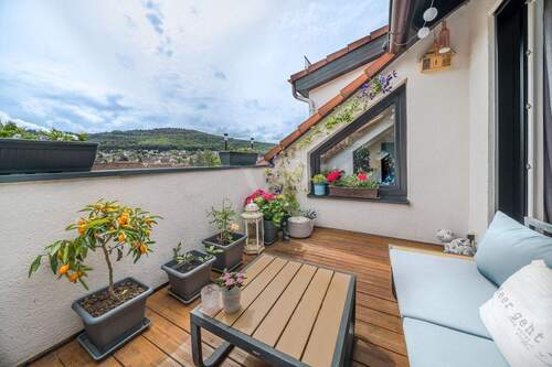 Loggia mit Blick ins Grüne - 