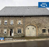 Ehemaliges Bauernhaus mit großem Grundstück - Morbach / Wenigerath