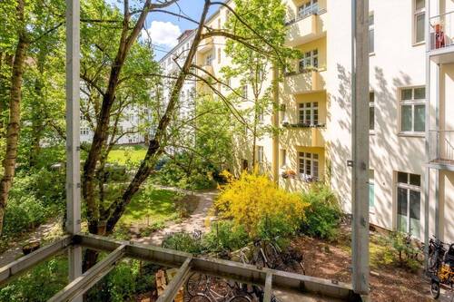 Blick auf den potenziellen Balkon sowie zum Innenhof - Etagenwohnung mit 84,00 m&sup2; in Berlin zum Kaufen