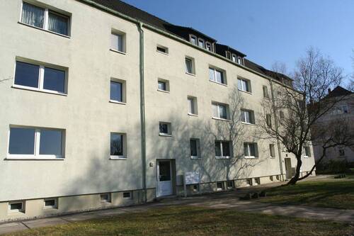 Hausansicht - DACHGESCHOSSWOHNUNG in beliebter LAGE