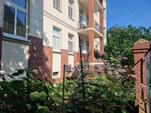 Vorgarten - Mehrfamilienhaus, Wohnhaus mit 1,19 m² in Halle (Saale) zum Kaufen