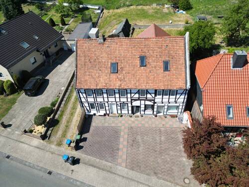 Straßenansicht-Luftbild - 2 Zimmer Einfamilienhaus zum Kaufen in Wolfsburg