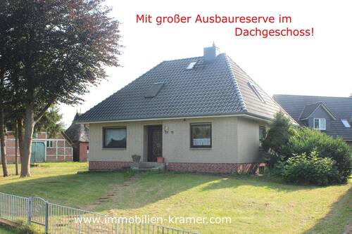 Blick von Osten - Zwischen den Zäunen oder Liebe auf den zweiten Blick! Eingestaubte Perle in bester Wohnlage