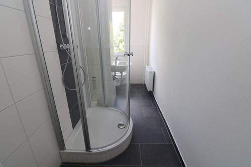 Bad mit Dusche - Shower me in sunshine - moderne 3RW mit Dusche und sonnigem Balkon