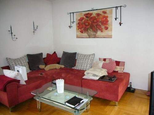 Wohnzimmer - Helle 2-Zimmer-Wohnung mit Balkon