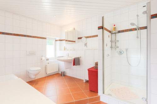 Badezimmer im Obergeschoss - 