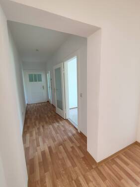 Flur - Etagenwohnung mit 56,20 m&sup2; in Löbau zur Miete