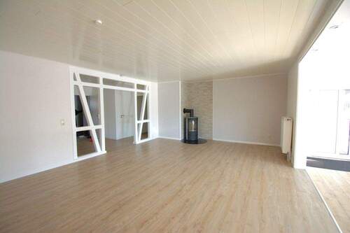 Wohnzimmer - 7 Zimmer Einfamilienhaus zum Kaufen in Burg (Dithmarschen)