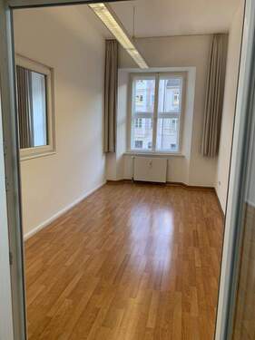 Raum 2 ohne Einrichtung - 