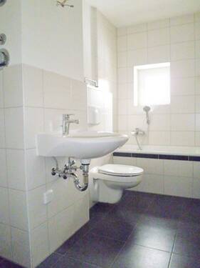 Bad mit Wanne - 