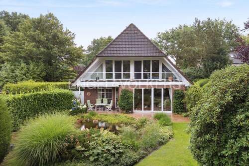 Rückansicht mit Teich - 