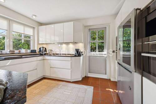 Moderne Küche - Einfamilienhaus mit 254,00 m&sup2; in Großhansdorf zum Kaufen