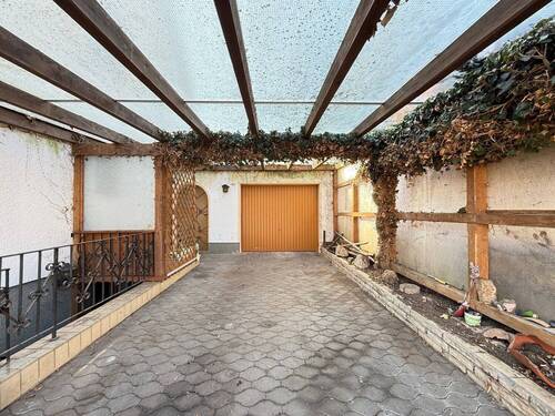 Einzelgarage - 7 Zimmer Mehrfamilienhaus, Wohnhaus zum Kaufen in Harburg / Hoppingen