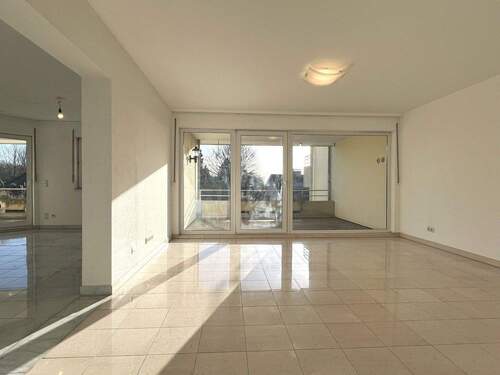 Wohnzimmer - 4 Zimmer Etagenwohnung zum Kaufen in Leichlingen