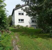 Zweifamilienhaus mit Potenzial: Renovierungsobjekt auf Großem Grundstück in Forchheim Reuth