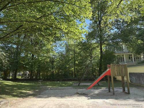 Spielplatz der Wohnanlage - 