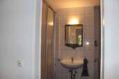 Bad mit Dusche - 