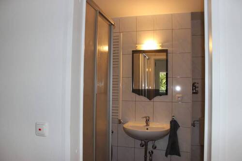 Bad mit Dusche - 