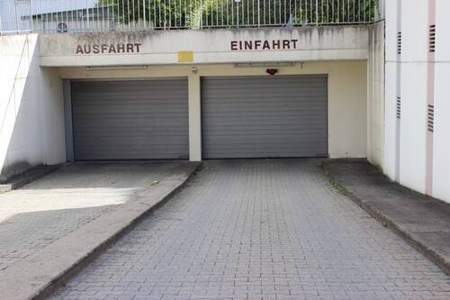 Tiefgaragenzufahrt - 