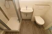 Beispiel Bad mit Dusche - 2 Zimmer Etagenwohnung zur Miete in Freiberg