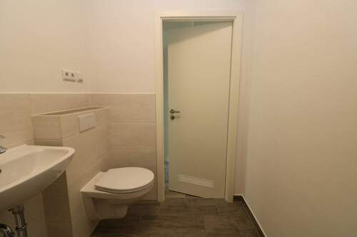 Beispiel Bad mit Dusche - 2 Zimmer Etagenwohnung in Freiberg