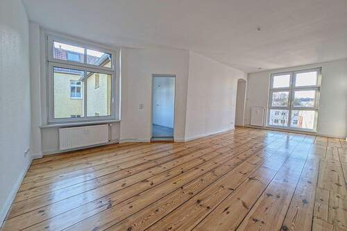 Zimmer mit Französischem Fenster - Eigentumswohnung in Berlin-Friedrichshain - bezugsfrei