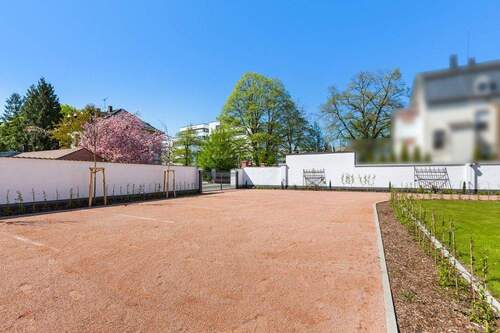 Zwei Parkplätze dazugehörig - 