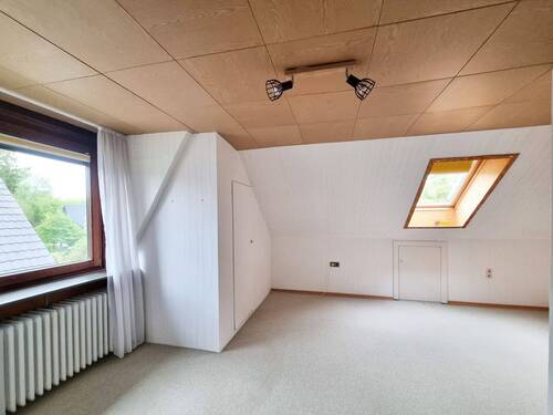 Auch im Obergeschoss bieten gute Zimmergrößen Platz für die Familie - 