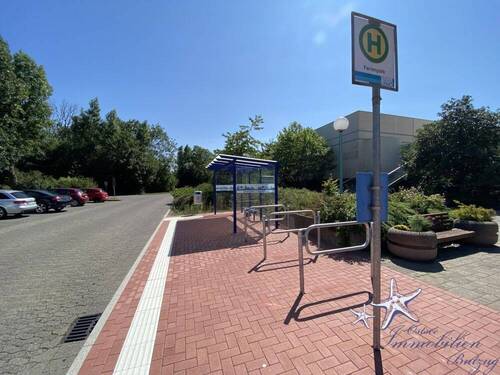 Bushaltestelle vor der Tür - 